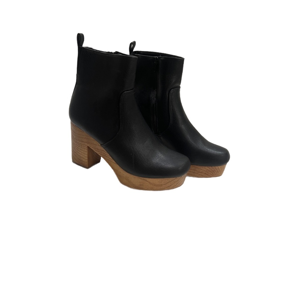 Brand new and never worn! Full leather platform ankle boots